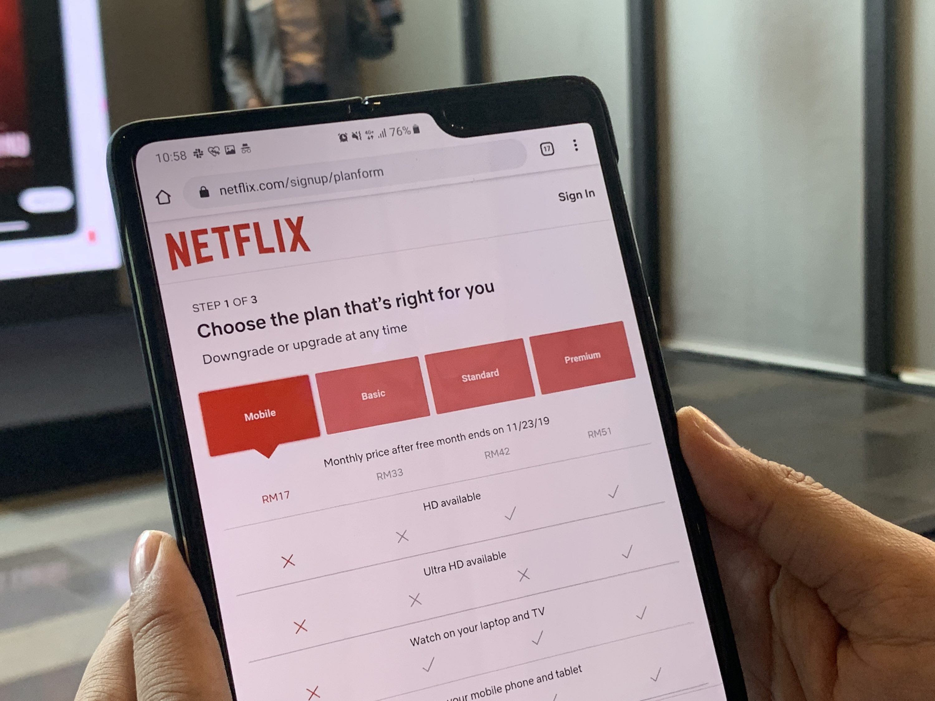 Malaysians Can Watch Netflix Anywhere For Rm17 Month Soyacincau