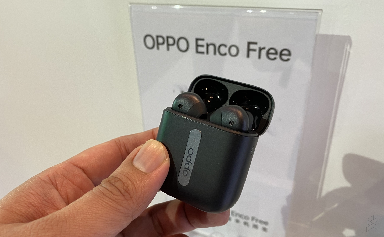 Oppo's new true wireless earbuds are like AirPods with extra features ...