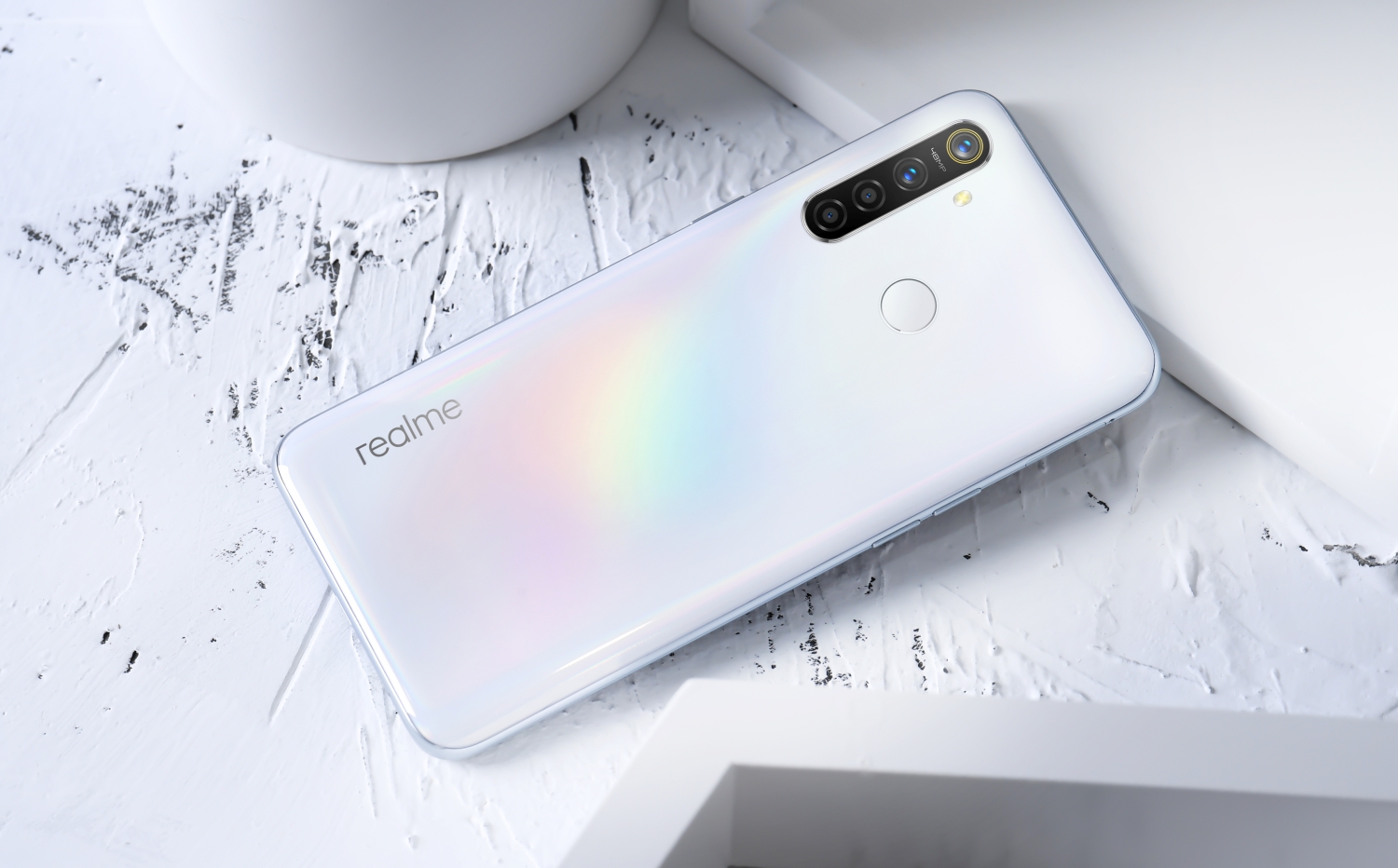 https://www.soyacincau.com/wp-content/uploads/2020/01/200131-realme-5-pro-chroma-white-malaysia.jpg