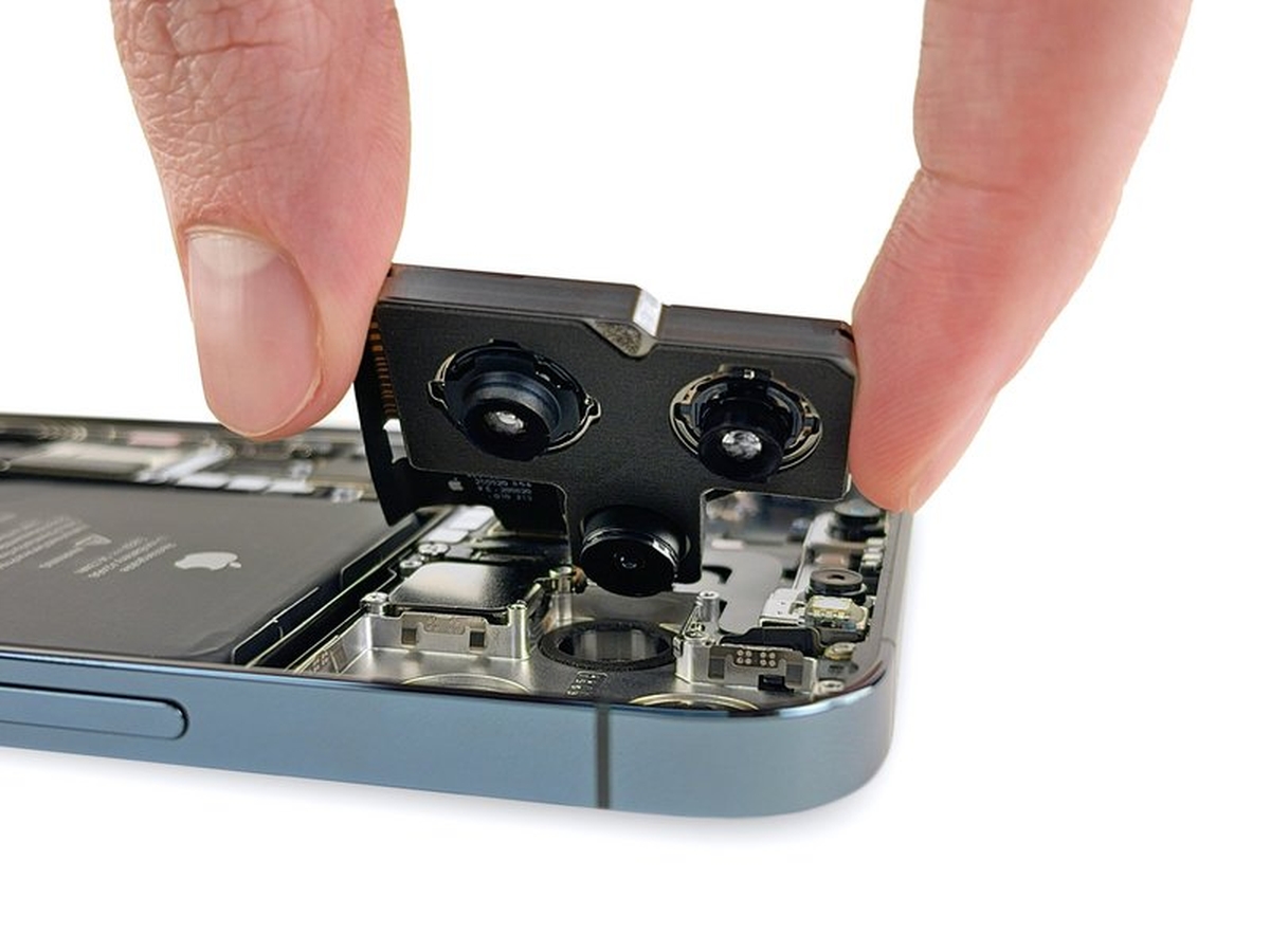 iFixit's teardown reveals how large the iPhone 12 Pro Max's camera