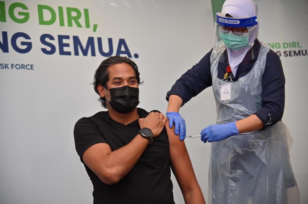 Khairy delivers a message in Mandarin after receiving Sinovac vaccine